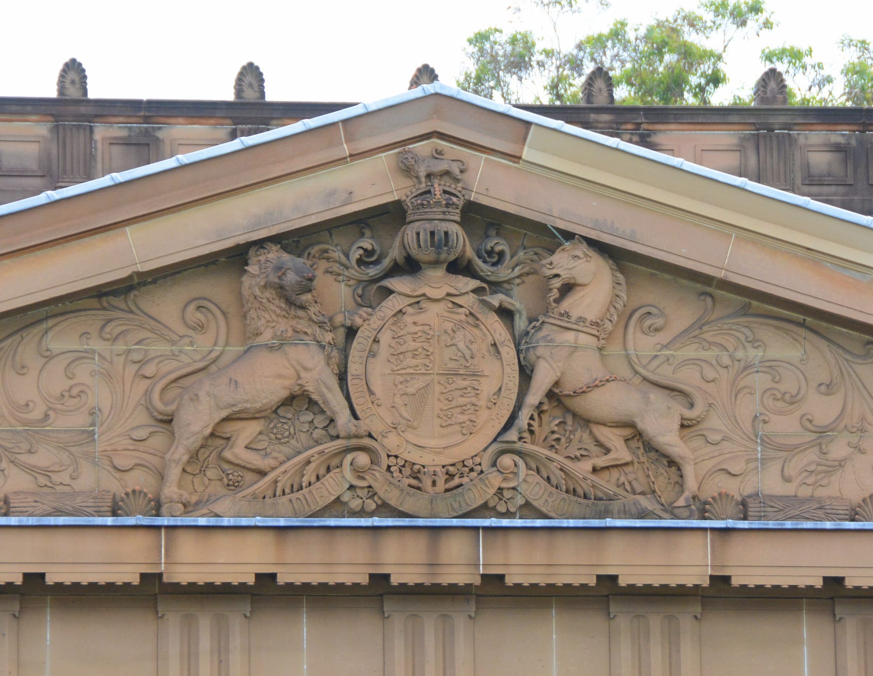 The royal coat of arms carved in sandstone above Darlinghurst Courthouse